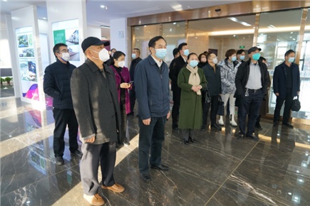 12月14日，張家界市政協黨組書記、主席歐陽斌一行來到張家界高新區萬眾實業集團有限公司，宣講黨的二十大精神